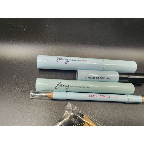 Sassy by Savannah Chrisley – All Eyes on Me Brow & Lash  6-Piec Kit Light-Medium - Picture 3 of 4